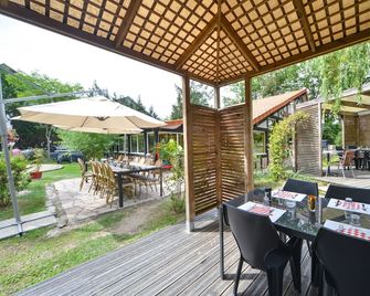 Logis - Hotel Restaurant La Mire - Vierzon - Innenhof