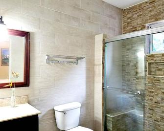 Starlight Chalet & Health Spa - Saint Andrew - Bathroom