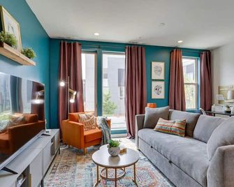 3 Mi to Center City Philadelphia Townhome - Philadelphia - Living room