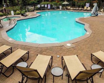 Location! Prime Heart of Village- Walk to Gondola - Mammoth Lakes - Pool