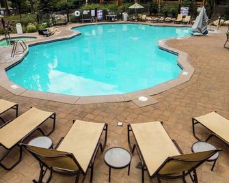 Location! Prime Heart of Village- Walk to Gondola - Mammoth Lakes - Piscine