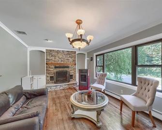 Fully facilitated home, 7 Beds + Pool. (Pine Bush) - Pine Bush - Soggiorno
