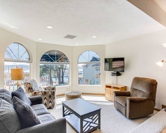 Marina Views! Watch the Boats! Walk to Everything! Unit 3 - Newport - Salon