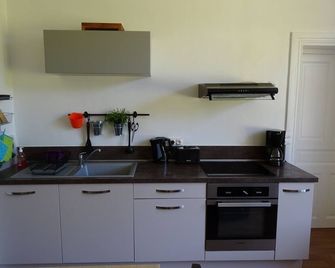 Beautiful apartment in traditional house - Neussargues-en-Pinatelle - Kitchen