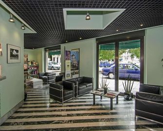 Hotel Rex - לוקה - לובי