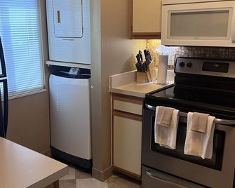 The Colony Condominiums - Virginia Beach