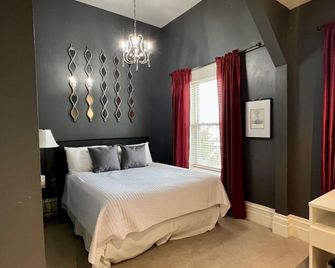 The Mount Vernon Inn - Mount Vernon