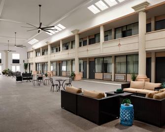 Super 8 by Wyndham Meadowlands - Carlstadt - Lobby