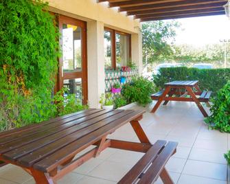 Ibis Budget Narbonne Sud - Narbonne - Innenhof