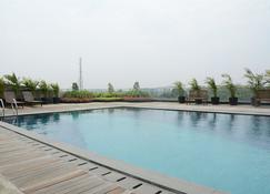 Homey And Cozy Studio Room At Tree Park City Bsd Apartment - Serpong - Πισίνα