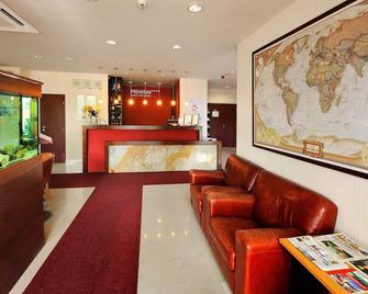 Premium Business Hotel Bratislava - Bratislava - Front desk