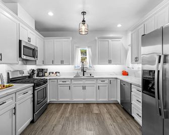 3729 Ocean Park Sanctuary - Pacific Grove - Kitchen