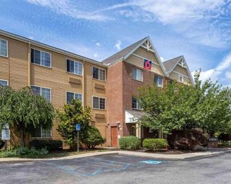 Cozy Queen Suite, Nsmk Kitchen|Studio 6 Fishkill - Fishkill - Building