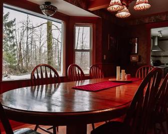 Darrington Majestic White Horse Mountain Home\n\n - Arlington - Restaurant