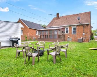 Charming 3 BR Brick Lodge in Cleveland - Cleveland - Patio