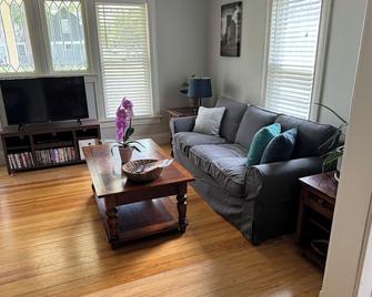 Quaint University Residence - Brookings