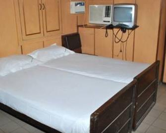 Zama Lodge - Chennai - Bedroom