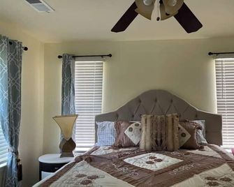Comfy Luxury Vacation Getaway - Dumfries - Schlafzimmer