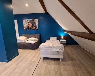 Grande Maison au Bord d'un Lac avec Spa, Jardin Clôturé et Proche du ZooParc de Beauval - FR-1-591-336 - Luçay-le-Mâle - Habitación