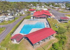 Surf City 2BR Model Home with Pool and Boat Ramp Access - Surf City - Pool