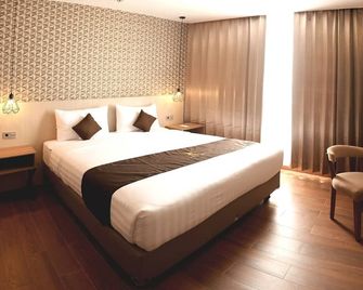 Zenith Premiere Hotel Baubau - Baubau - Schlafzimmer
