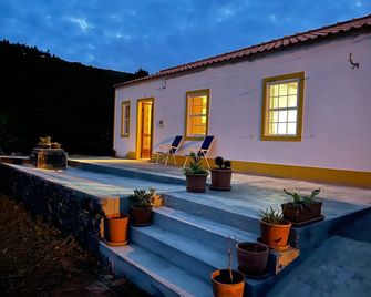 Cozy Private Country House with Big Garden - Horta - Piscine