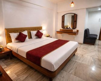 Kalyan/Hotel Raja Kalyan - Kalyān - Bedroom