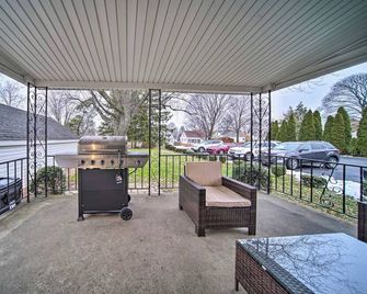 Modern Home Family Friendly Grill Fireplace - Erie - Balcón