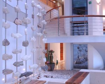Hotel Pastura - Bol - Stairs