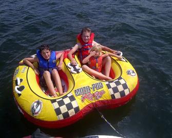Fishing/family cottage (Renovated) on beautiful Lake Opinicon (Kingston-Ottawa) - Jones Falls