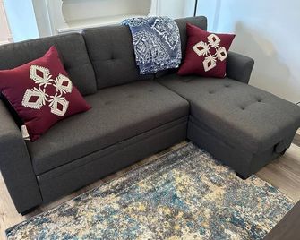 Sleeps 8, Ysu, Fairgrounds, Wi-Fi, Ev1, Remote - Youngstown - Pokój dzienny