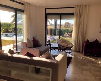 Luxury Villa in La Marsa with Pool - La Marsa - Living room
