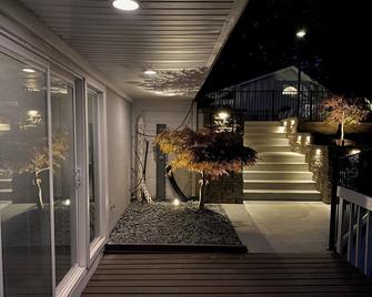 Holiday Hill Resort \'Holiday Suite\' Unit 702 - Saugatuck - Building