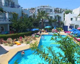 Serhan Hotel - Bodrum - Bazén