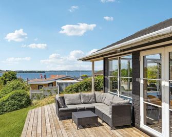 Beautiful home in Broager with kitchen - Broacker - Balkon