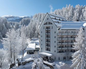 Hotel Schweizerhof Sils Maria a Faern Collection Hotel - Sils im Engadin/Segl - Budova