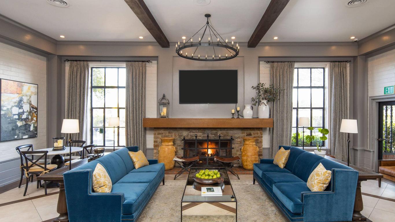 إن مارين آند سويتس، أسيند هوتل كوليكشن