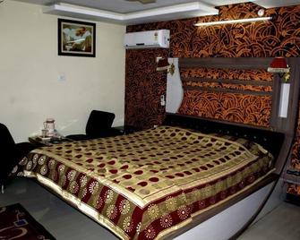 Hotel M N International - Raurkela - Bedroom