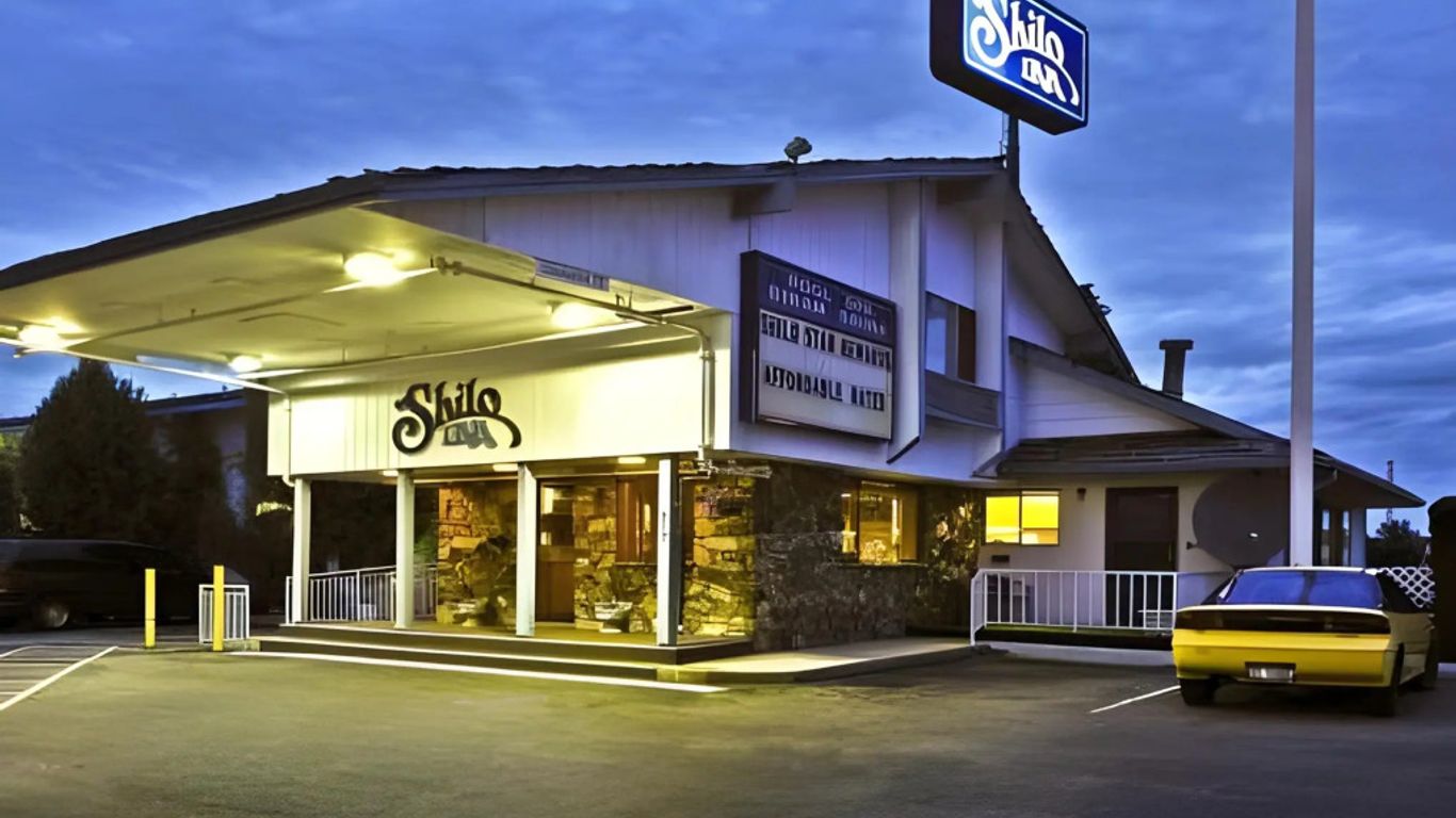 Nampa Inn & Suites