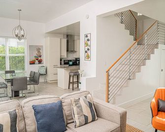 Villas with Private Pool 5 min to Grace Bay beach - Grace Bay - Living room