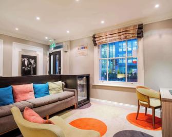 Comfort Inn Victoria - לונדון - לובי