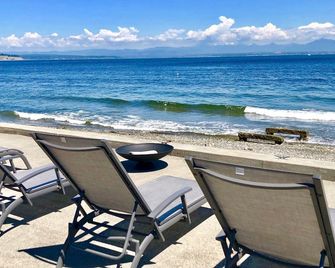 Waterfront Beach Cabin On Columbia Beach Drive - Minutes From The Ferry! - Clinton - Balcón
