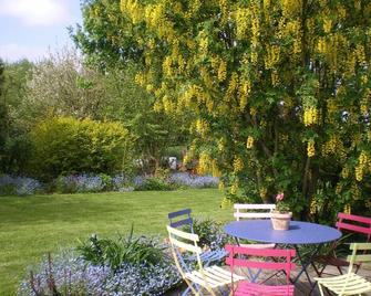Ch. d'hôtes de la Saliais - Chavagne - Patio