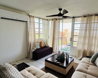 Spacious 3 bedroom apartment with sea view - Ceiba - Living room