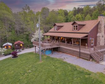 Weaverville Cabin on 50 Private Acres w/ 6 Cabins - Moravian Falls - Building