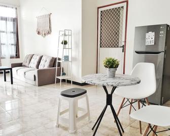 Surabaya Homey Near Its - Surabaya - Comedor