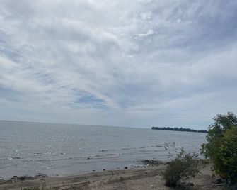 Relax and Rejuvenate on Lake Erie - Cayuga - Beach