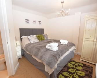 Little Rushbrook Cottages - Solihull - Bedroom