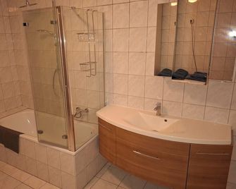 Ferienwohnung Schoene Aussicht - Nordenham - Baño