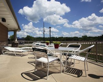 AmericInn by Wyndham Okoboji - Okoboji - Balkon